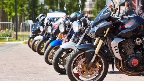 Motos estacionadas